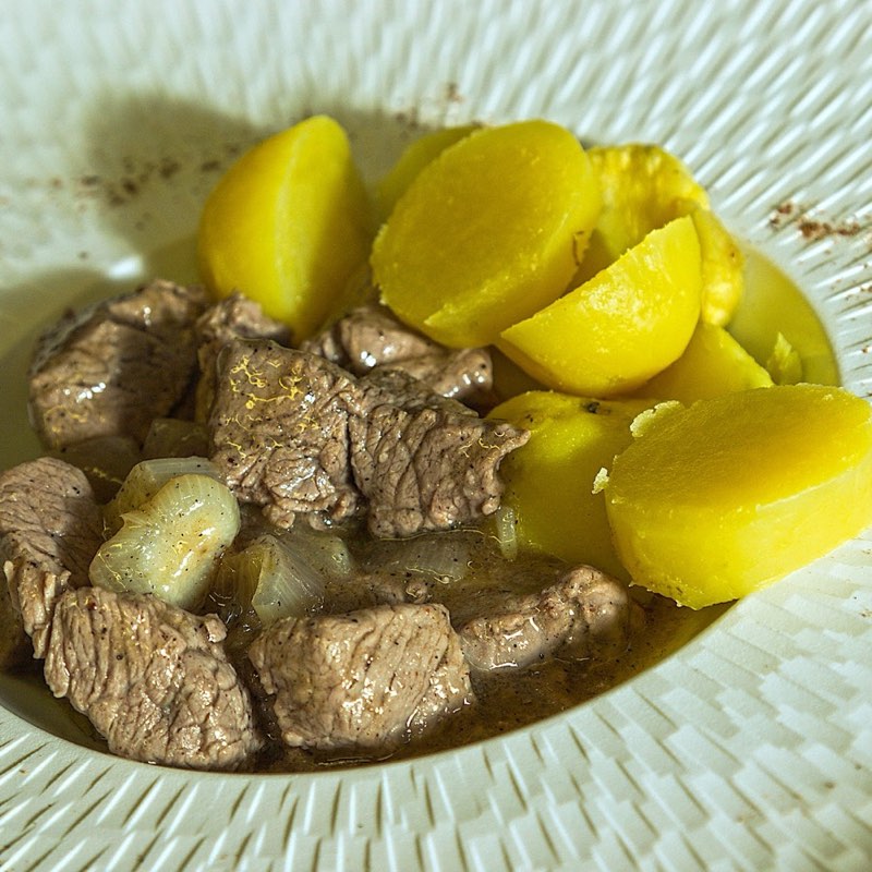 Aosta Valley carbonade with potatoes